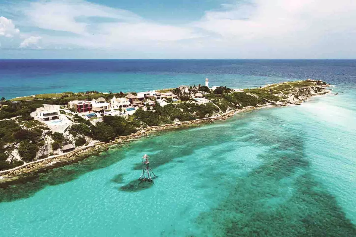 Isla Mujeres: Crystal Blue Water and Soft Sands