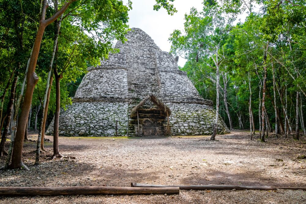 Ruina en la selva tropical de la municipalidad de Cobá