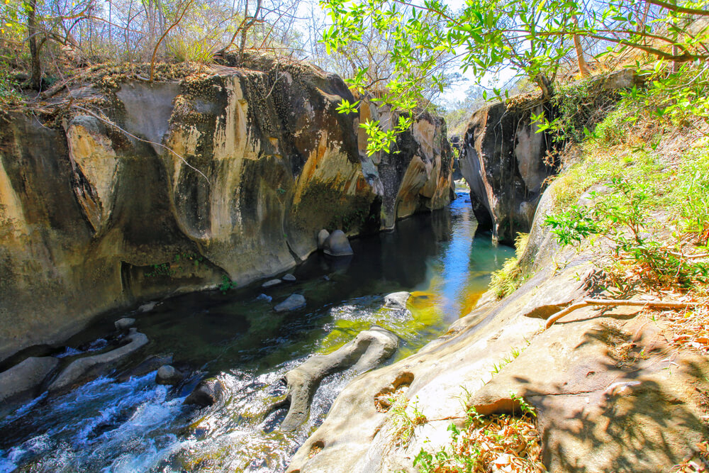 Costa Rica Aktivitäten: der Río Colorado, perfekt für Rafting und Kajak.