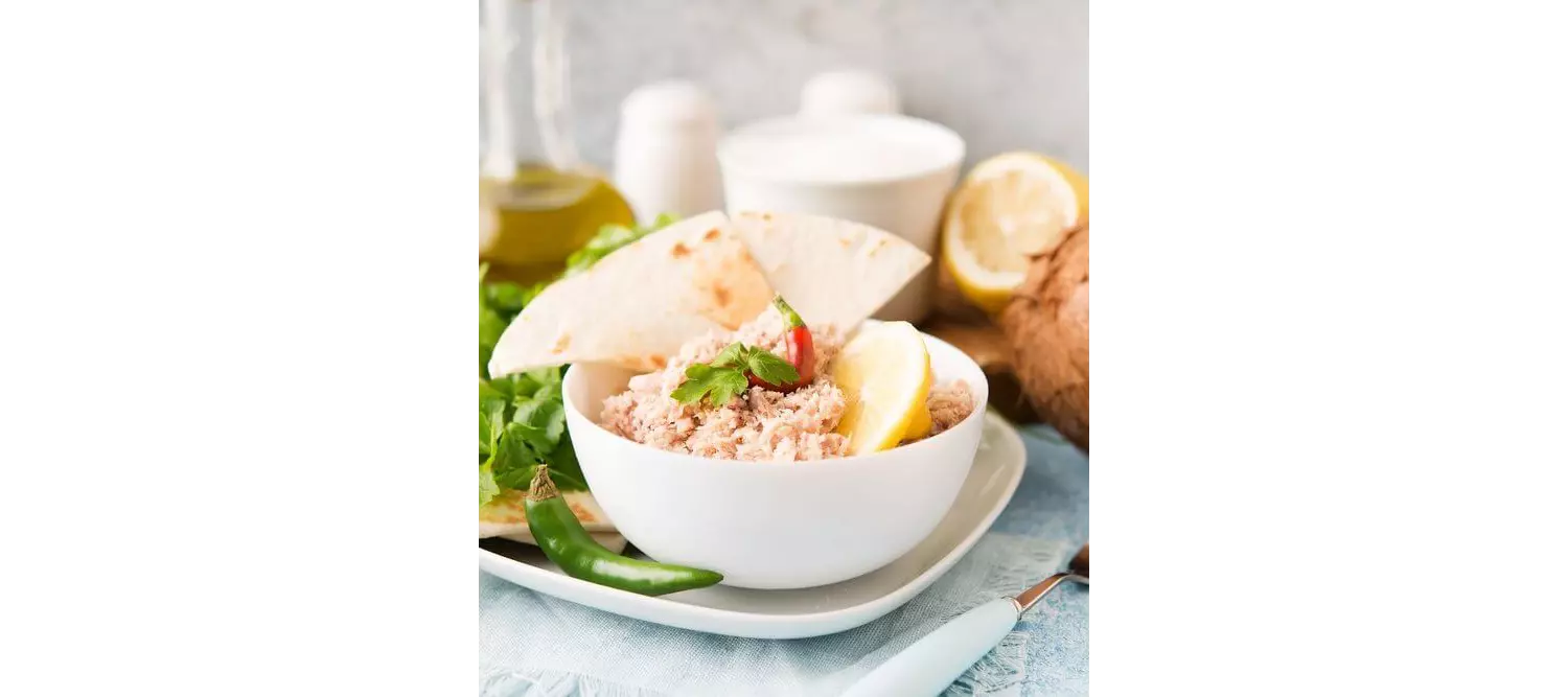 Traditional Maldives Cuisine: A white bowl full of traditional Mashuni salad