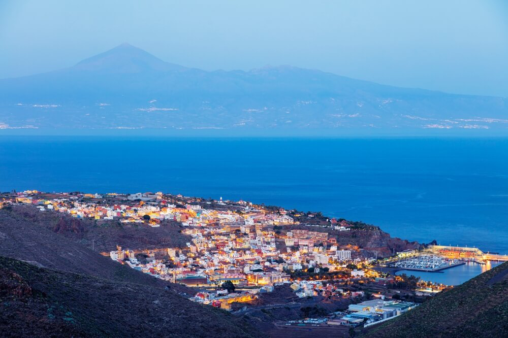 Ausflug von Teneriffa nach La Gomera: Sicht von einer Insel zur anderen.