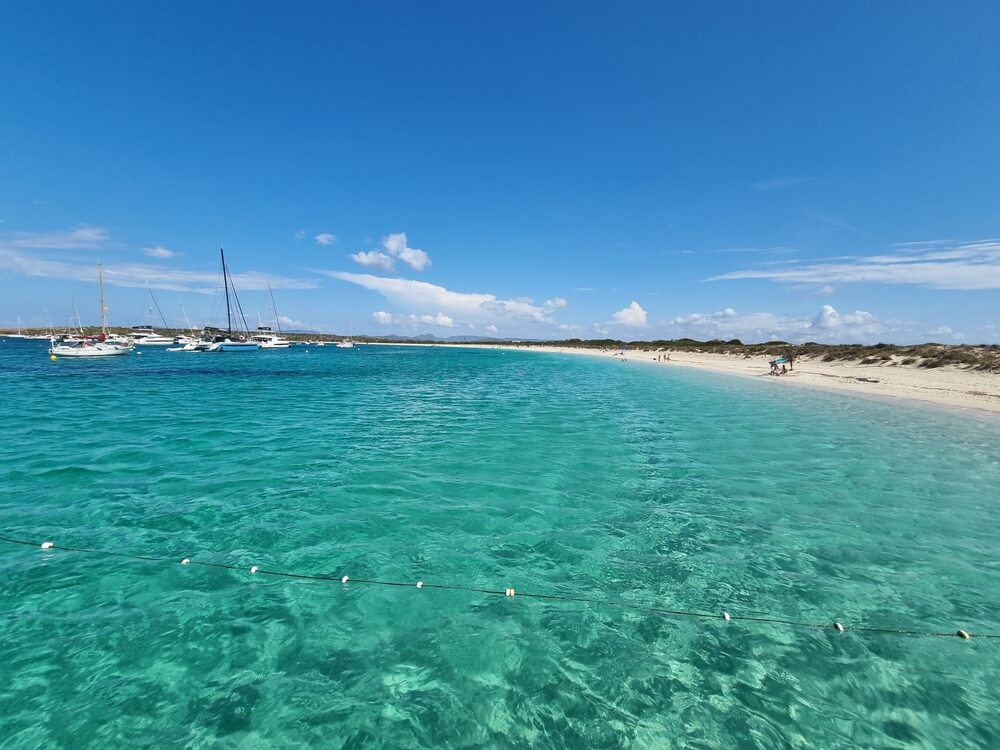 Einsamer Strand auf S'Espalmador, einem beliebten Ausflugsziel ab Formentera.