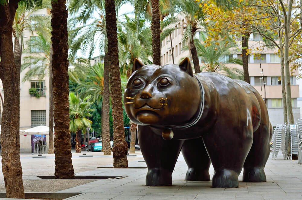 Katzenskulptur in Barcelona.