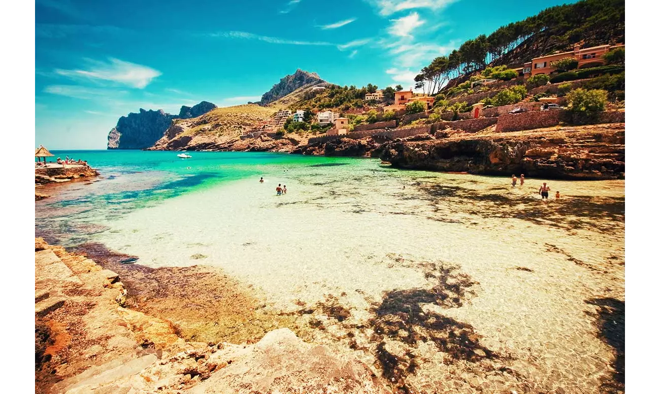 Discover the Balearic Islands on a Vespa: 10 steps to paradise