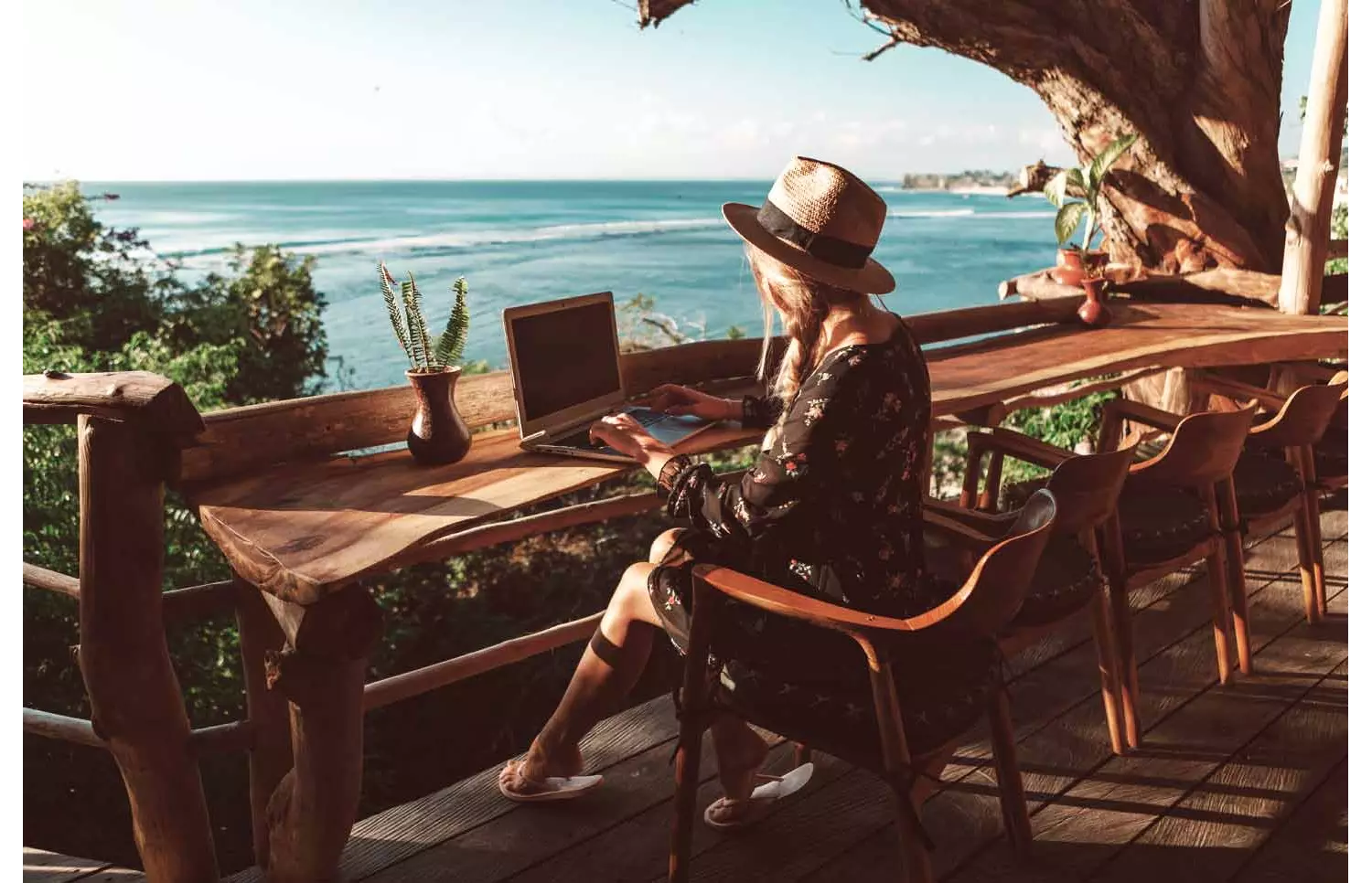 Book an Aruba workation and switch your office for the beach