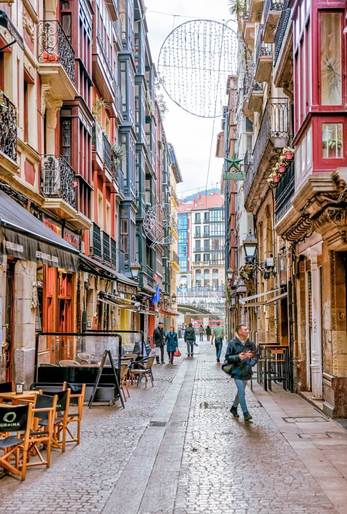 Bilbao Sehenswürdigkeiten: Häuserfassaden in der Altstadt.