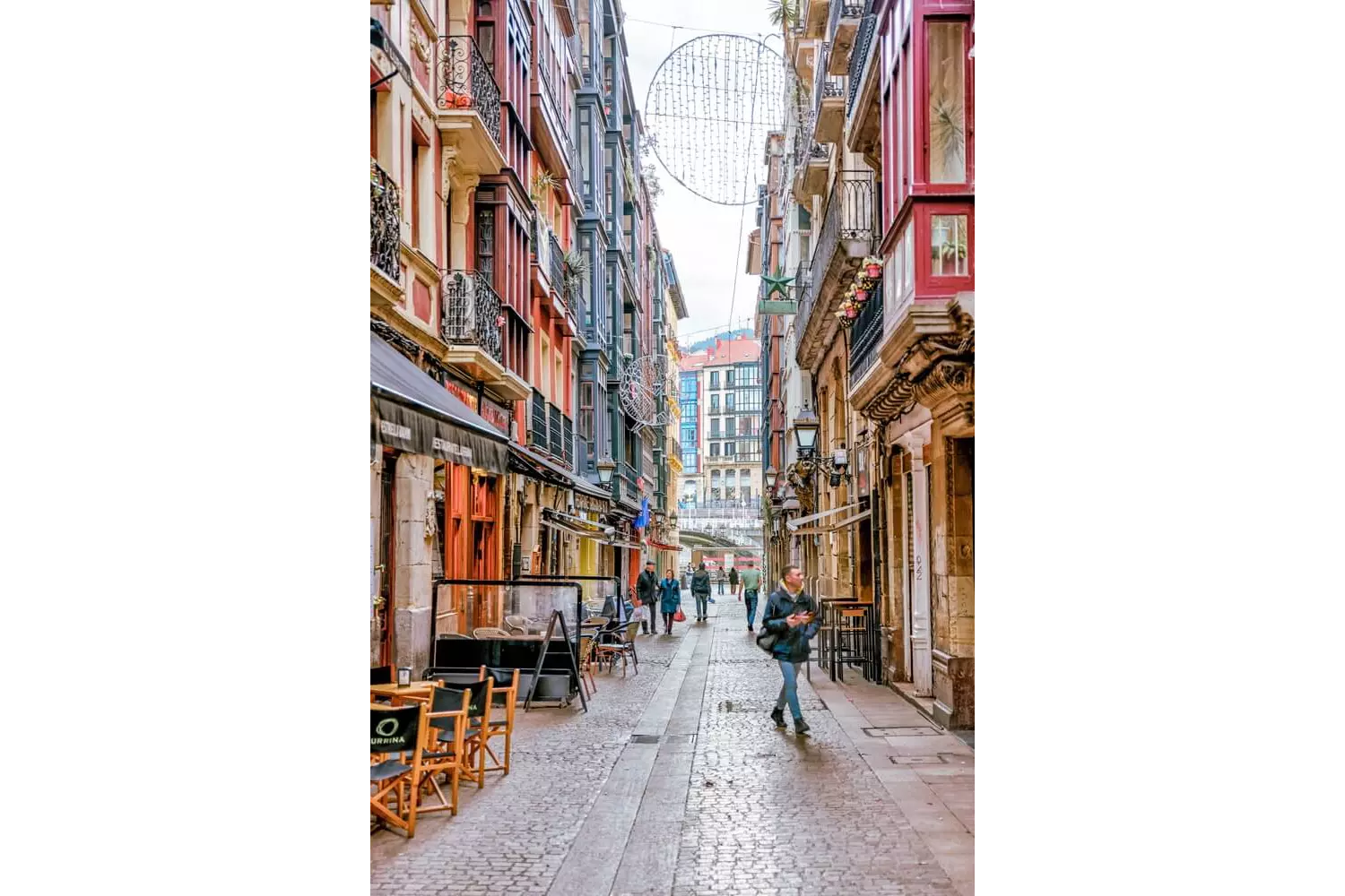 Bilbao Sehenswürdigkeiten: Häuserfassaden in der Altstadt.