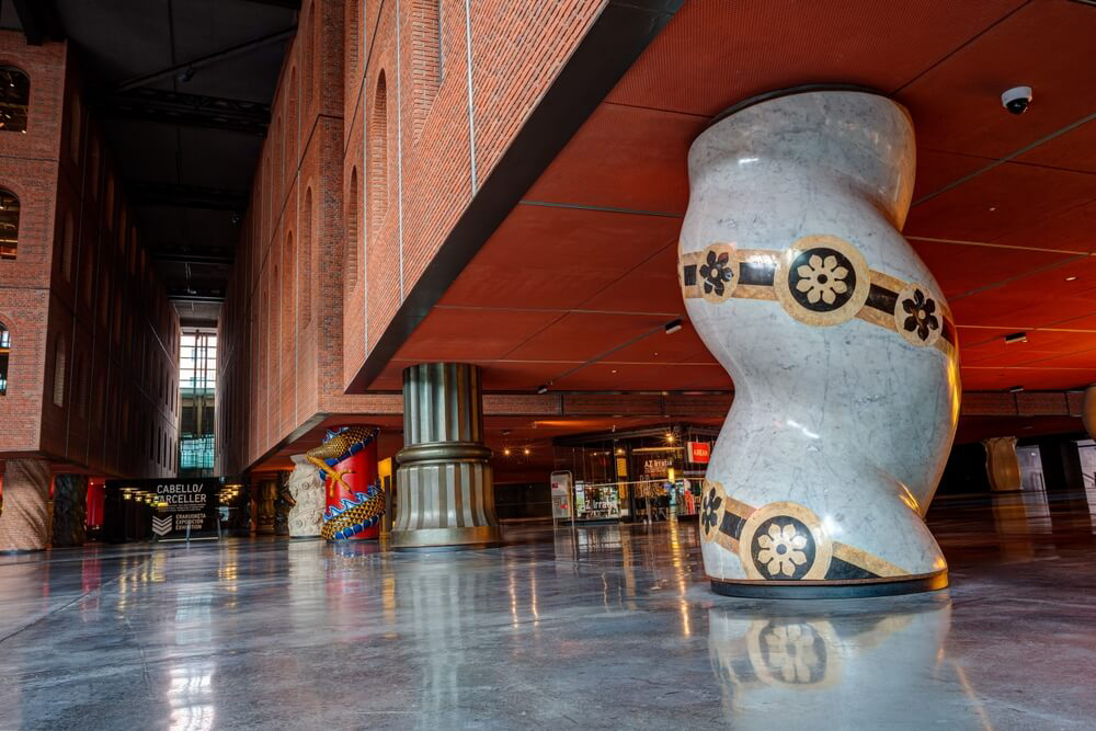 Im Inneren des Azkuna Zentroa in Bilbao.