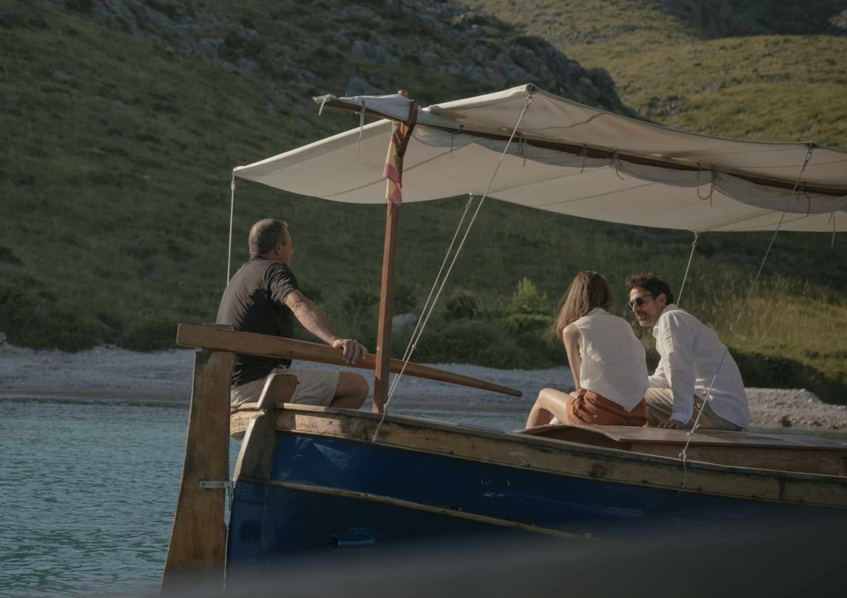 Boat trips in Mallorca: An electric Llaut on sail in the Mallorcan sea