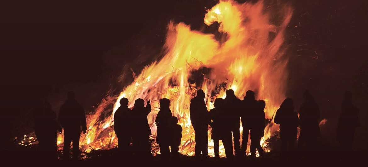 Guy Fawkes night is a commemoration of the unsuccessful gunpowder plot