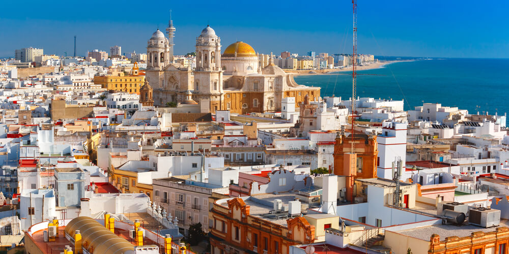 Die Stadt Cádiz aus der Luft gesehen
