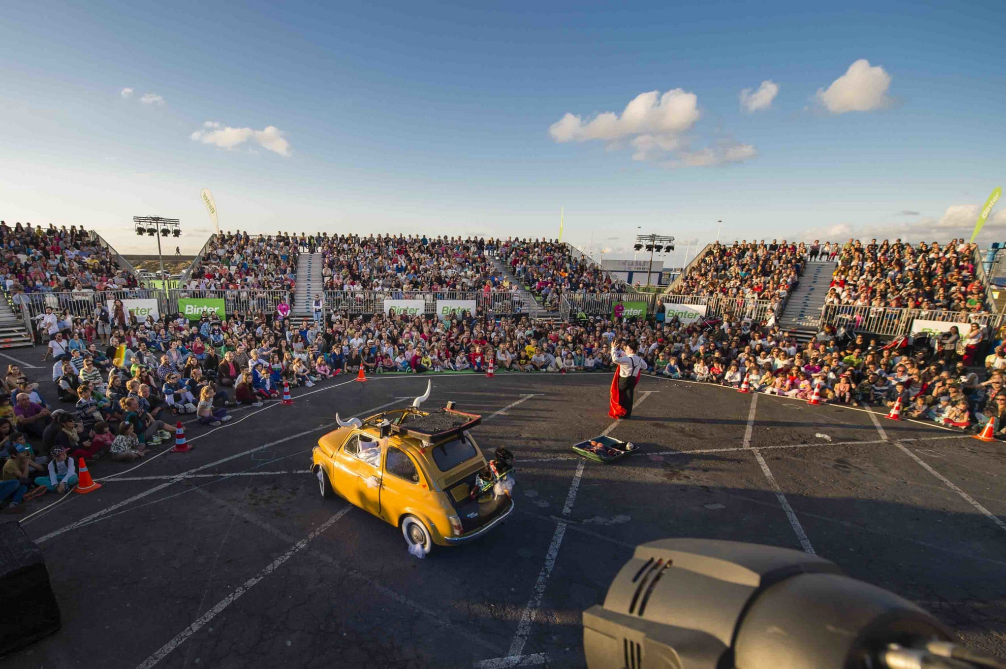 Experience music and gastronomy while on holiday enjoying the Canary Islands festivals.