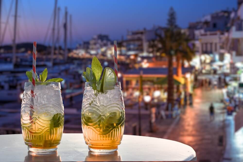 Santo-libre: Two rum cocktails with lime and mint on a table at sunset