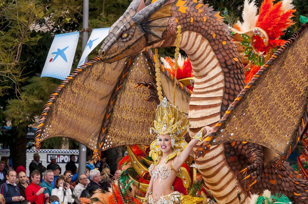 Carnival Santa Cruz: A close-up of a female performer in the parade
