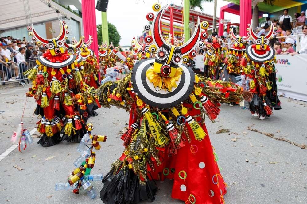 Carnaval de la Vega: A group of people dressed in yellow and red costumes with masks