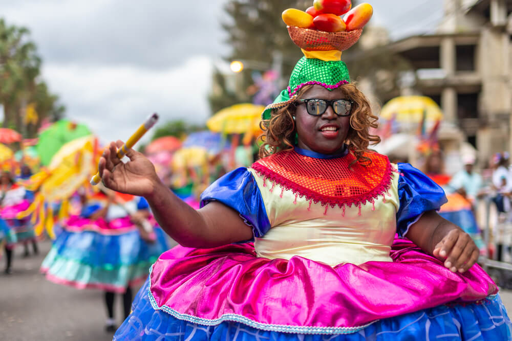 A large black lady dressed in the Robalagallina carnival costume