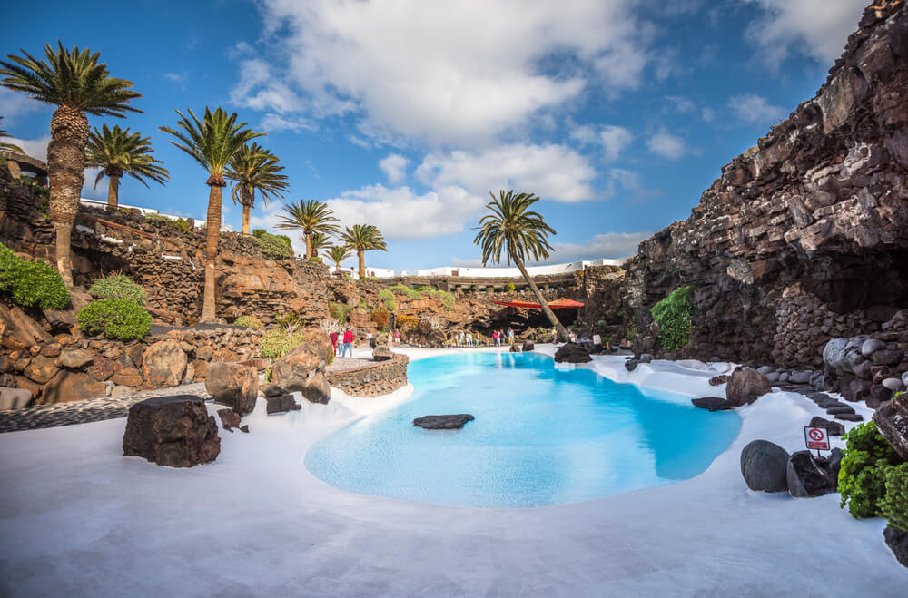 Künstlicher See in den Jameos del Agua auf Lanzarote.