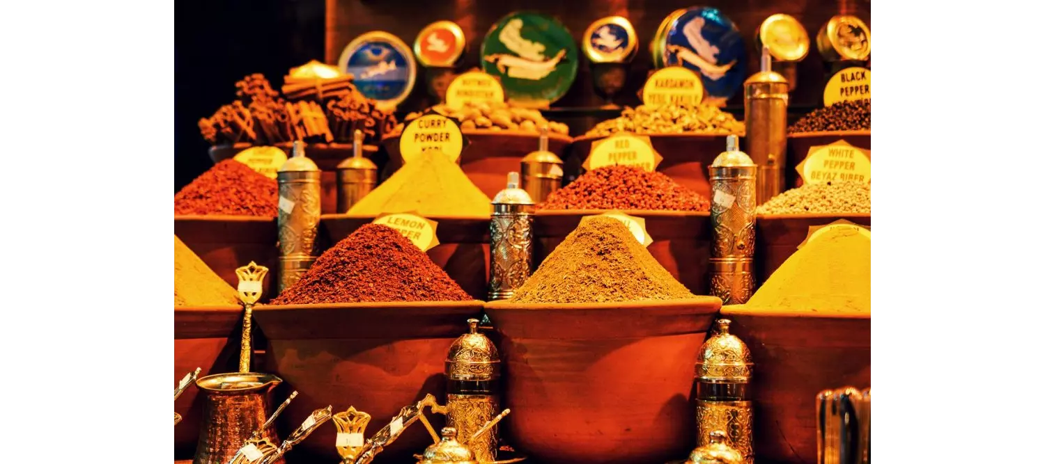 cities-for-shopping-grand-bazar-estambul-especias-e1600963427177