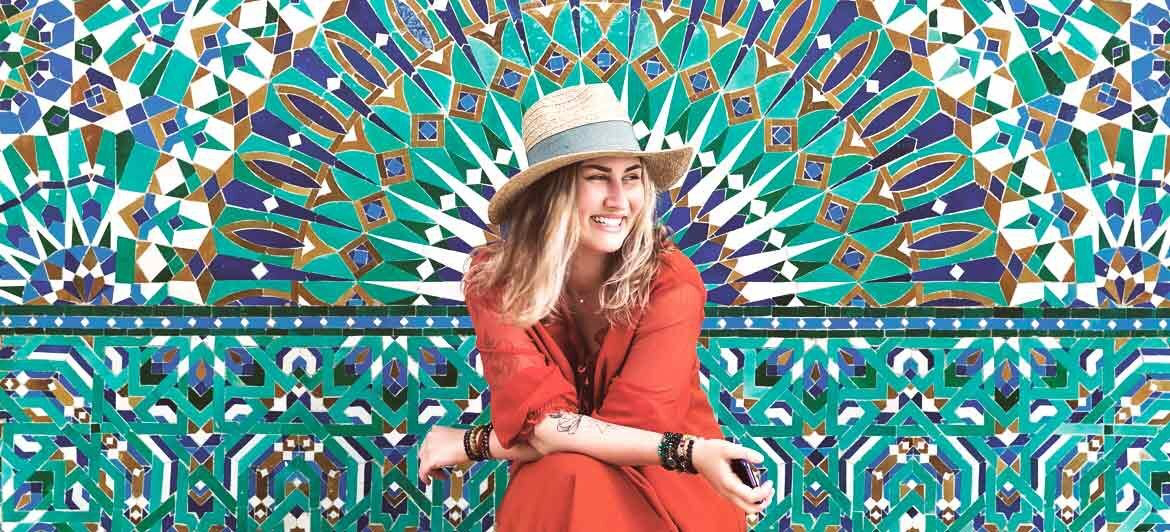 Les femmes marocaines au hammam reçoivent des traitements naturels