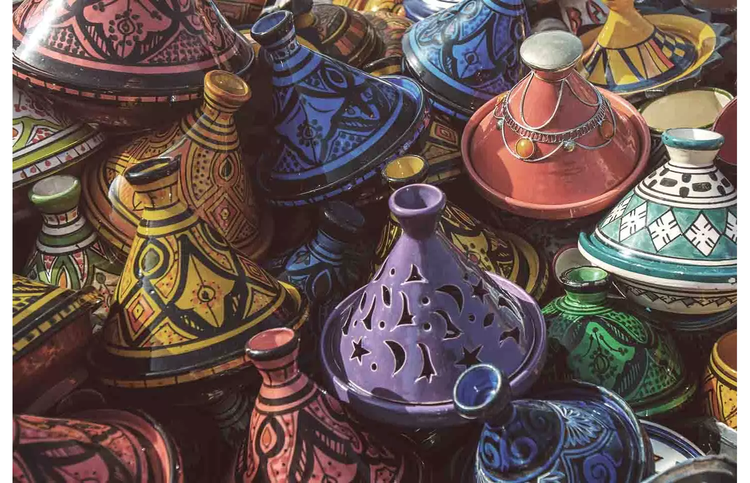 La nourriture arabe est révélée par une cuisine marocaine facile et épicée
