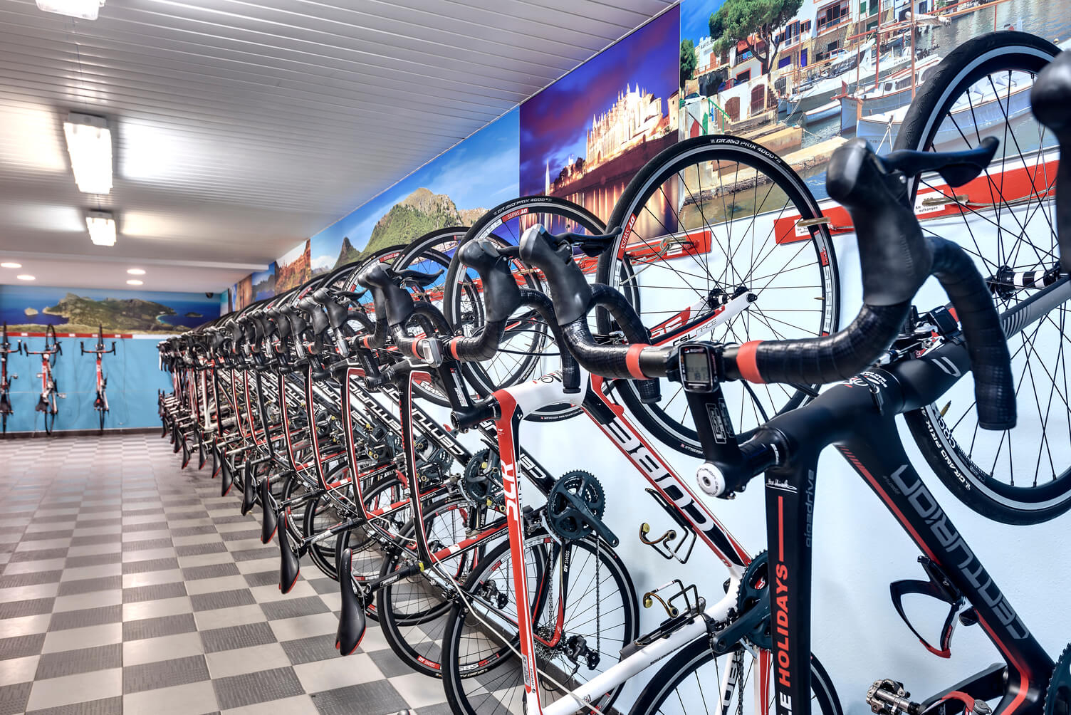 Cycling in Mallorca: The bike store at the Occidental Playa de Palma hotel 