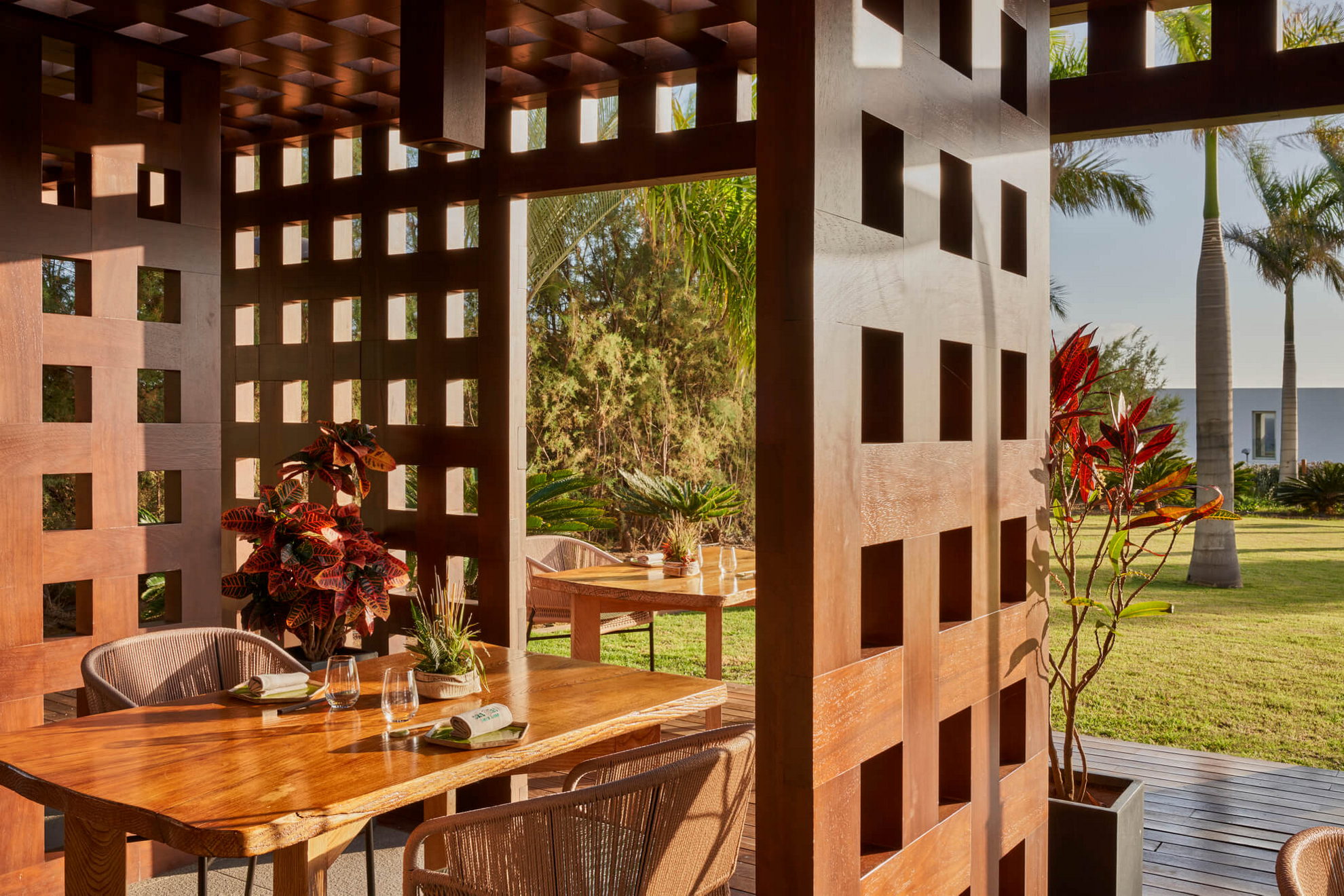 Die besten Restaurants auf Teneriffa: hübsche japanische Terrasse mit Garten.