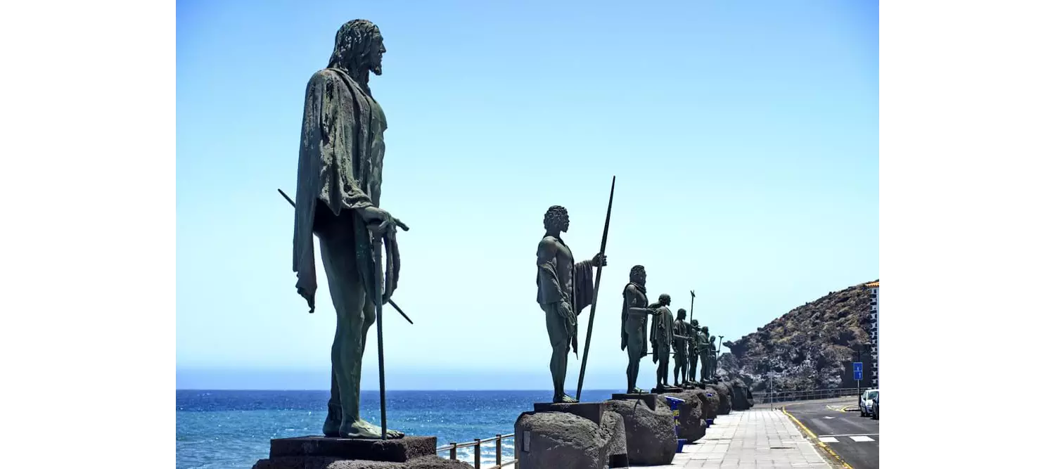 Die Guanchen-Statuen in La Candelaria, Teneriffa