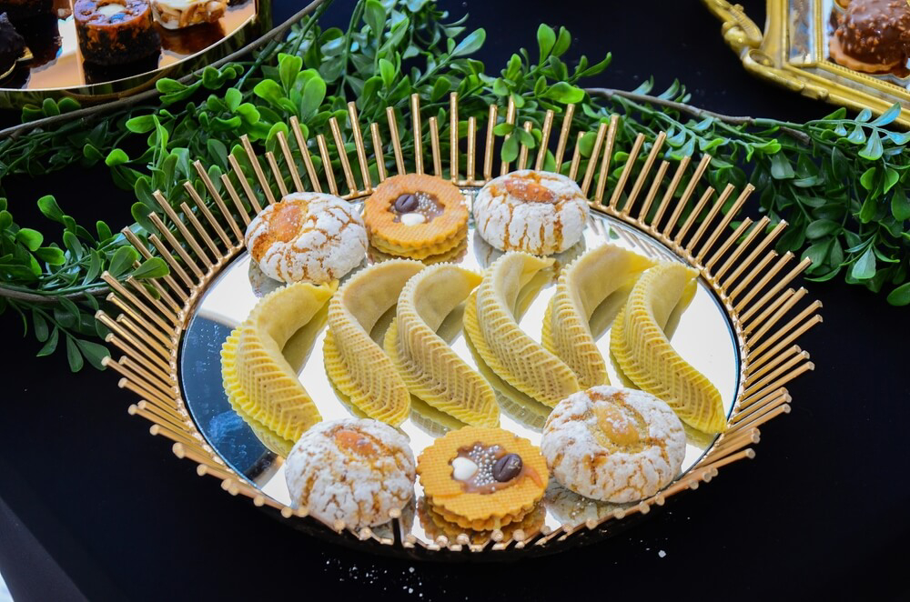 Eid al-Fitr: typische marokkanische Süßigkeiten auf einem Teller.