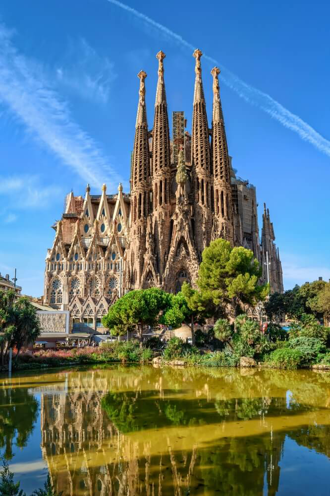 Famous Buildings in Spain: A streetview of Casa Batlló lit up at dusk