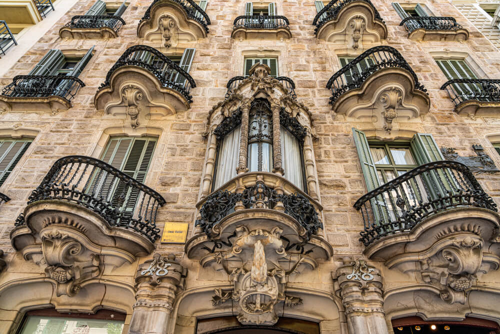 Casa Calvet: Sandstone building with elaborate ironwork details