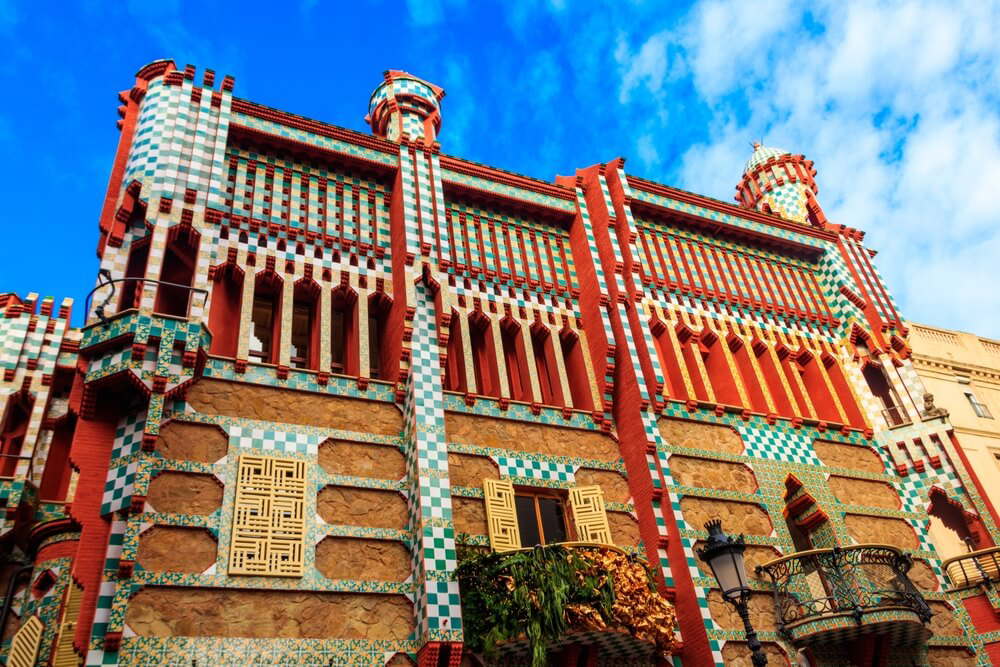 Casa Vicens: Bright red and turquoise building with pillars and turrets