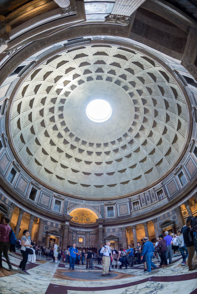 Panoramafoto der Kuppel im Pantheon von Agrippa in Rom.