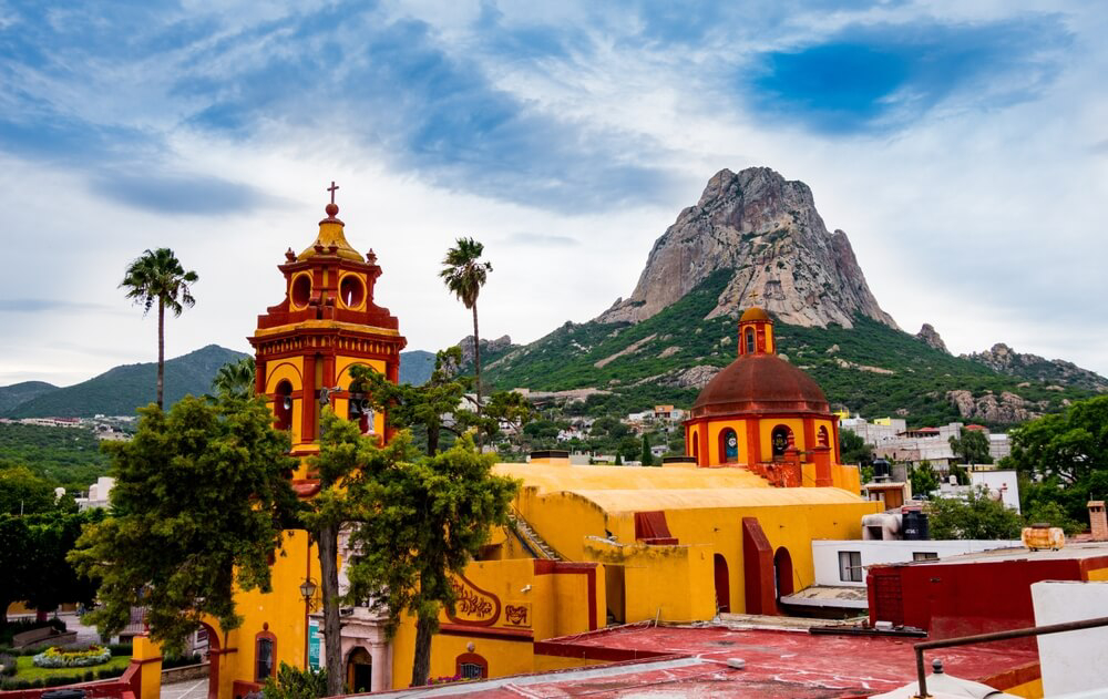 Der Monolith von Bernal im mexikanischen Dorf Bernal.