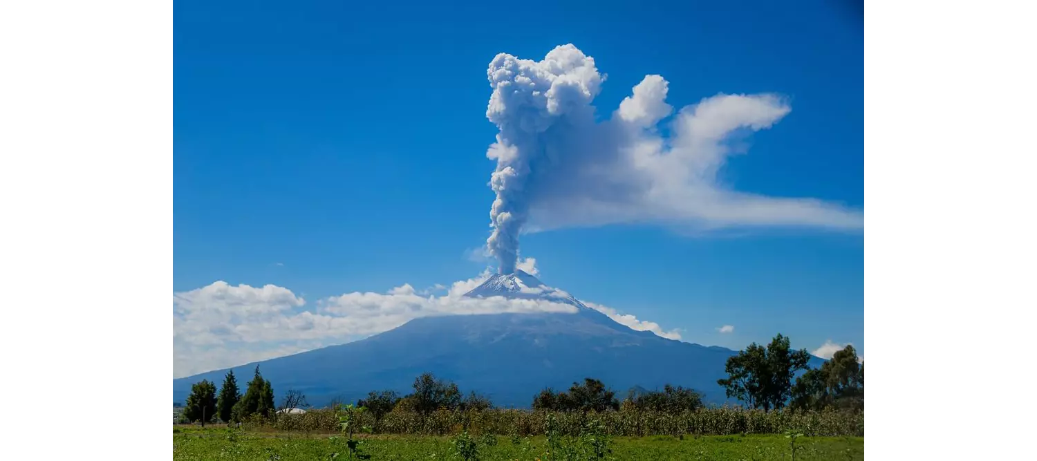 Der aktive Vulkan Popocatépetl im Hochland von Mexiko.