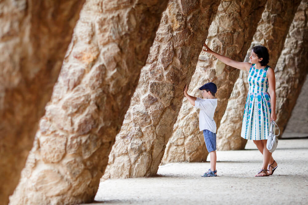 Best holiday destinations with a baby: Mother and child in Park Güell Barcelona