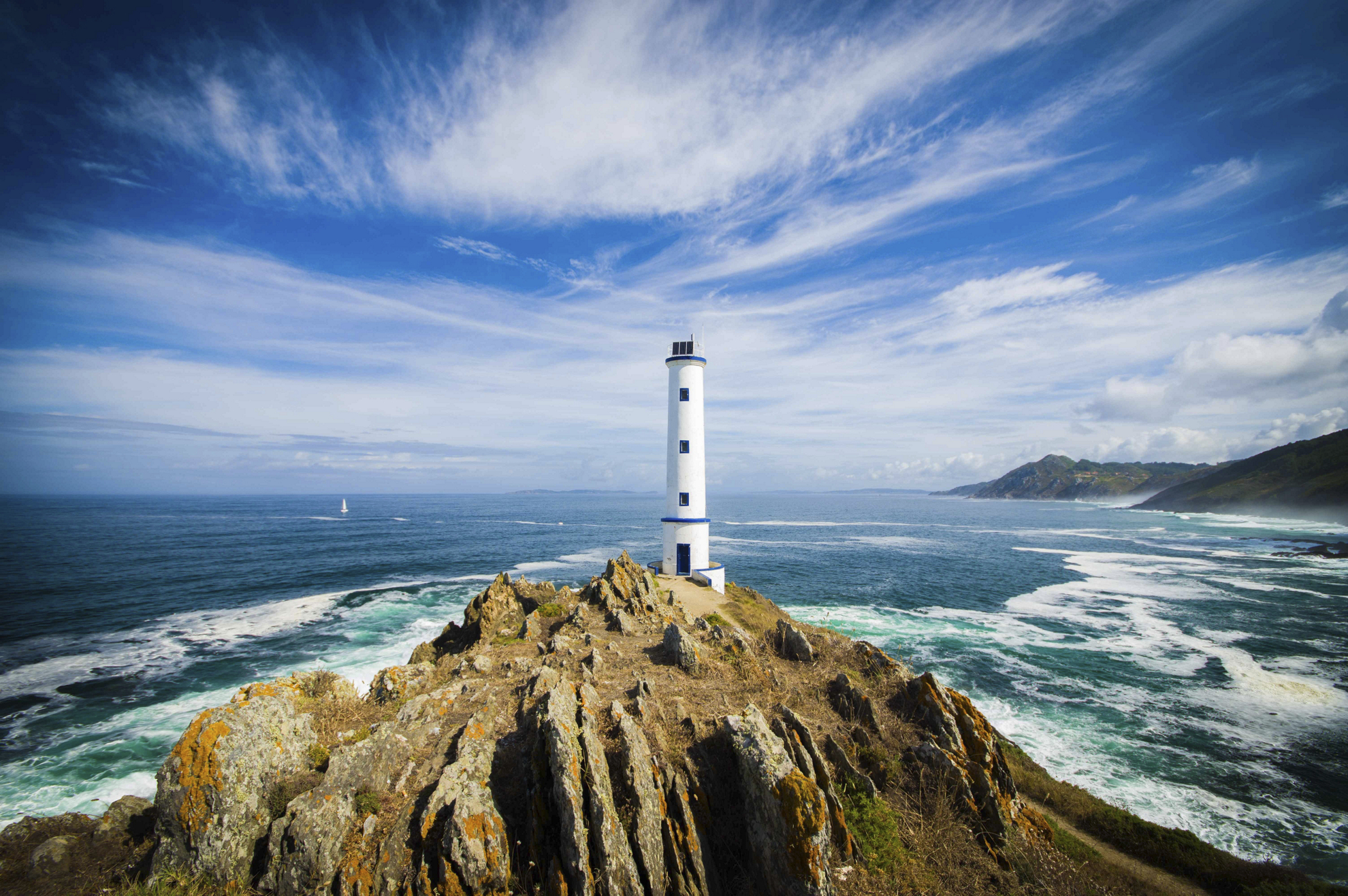 Holidays in Galicia: The lighthouse of Cangas de Morrazo surrounded by sea