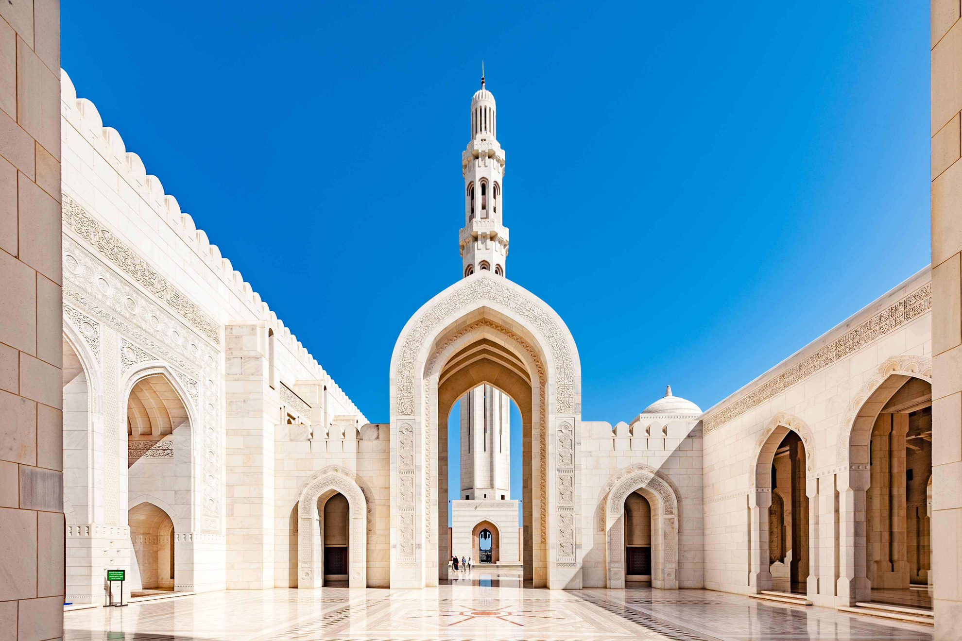 Holidays to Oman: The facade of the Sultan Qaboos Mosque in Muscat