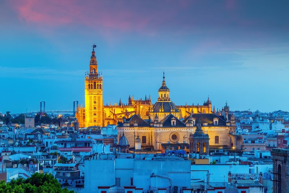 The cathedral, a great backdrop for your honeymoon in Seville.