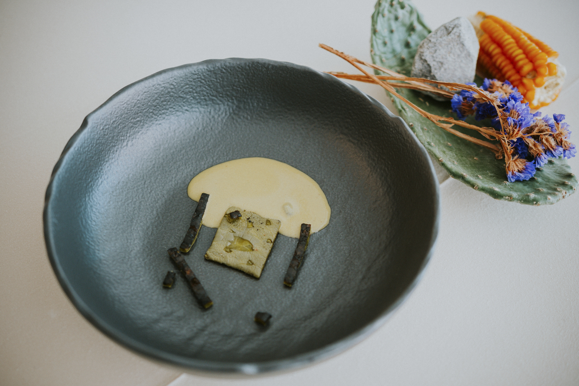 Hotels with Michelin star restaurant: A green plate with a small starter 
