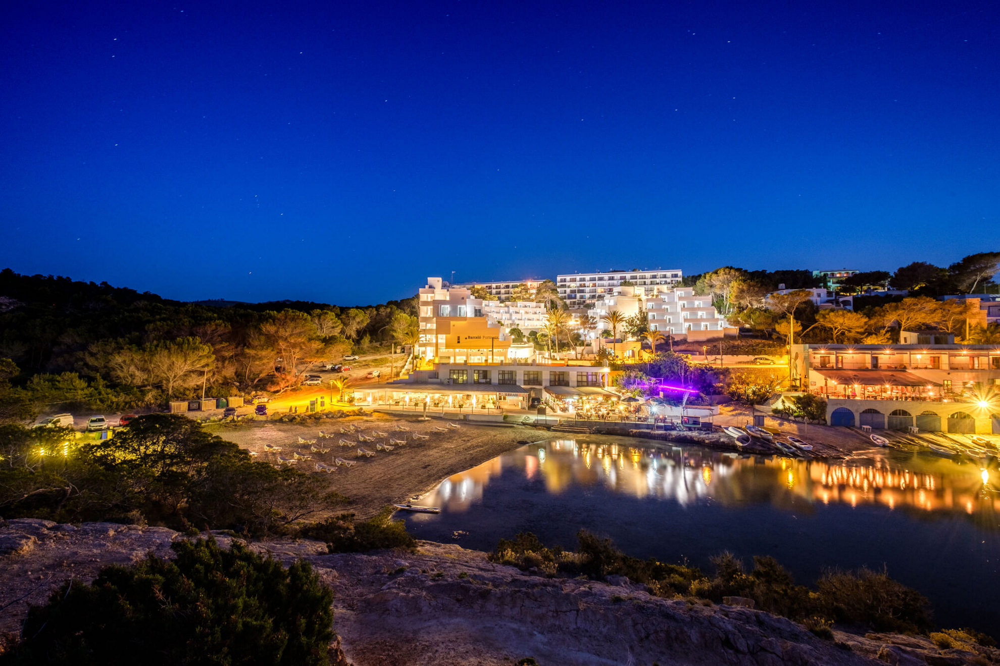 Portinatx: The Barceló Portinatx lit up at night with the beach in view