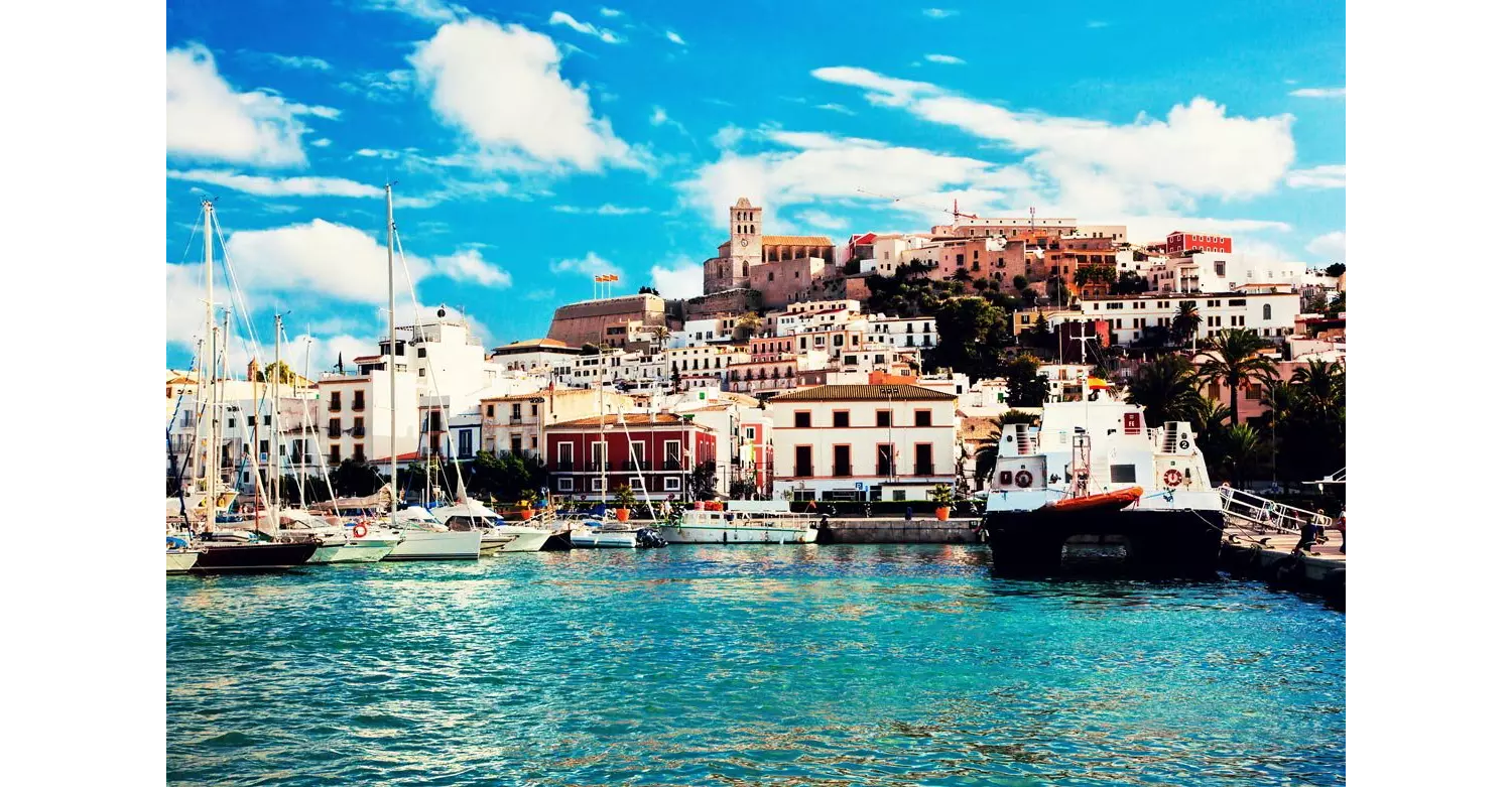 Was kann man in Ibiza machen? Zum Beispiel die Hauptstadt besuchen.