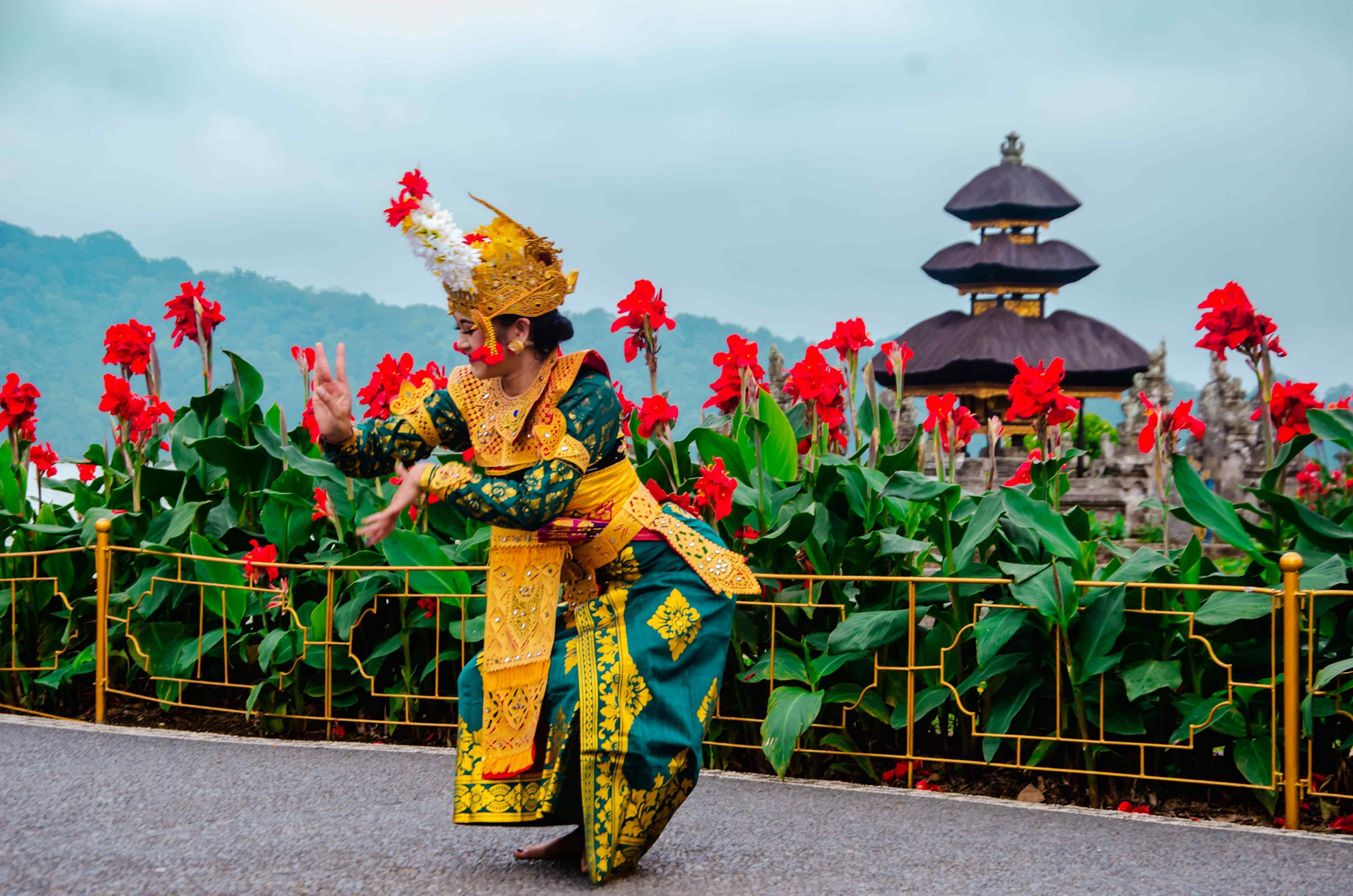 Kultur in Indonesien: eine Tempeltänzerin auf Bali