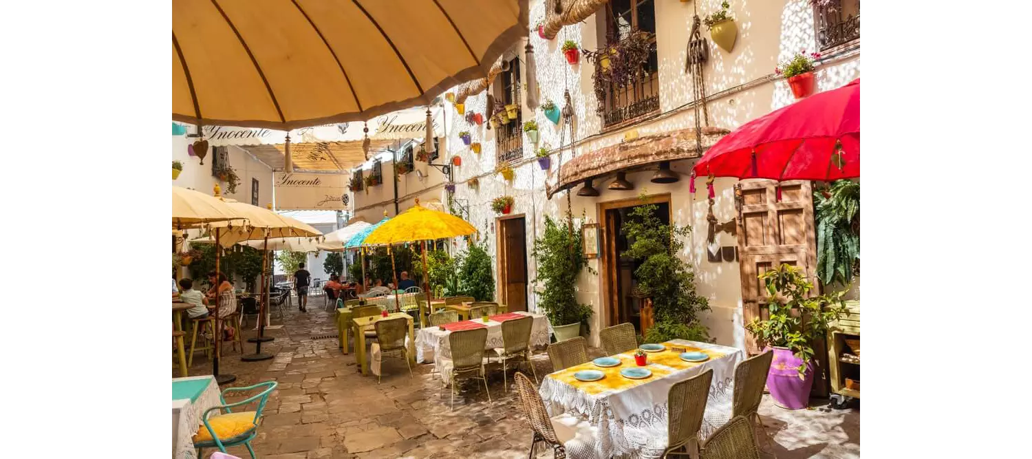 Hübsch dekorierte Terrasse mit Restaurants in Jerez-Altstadt.