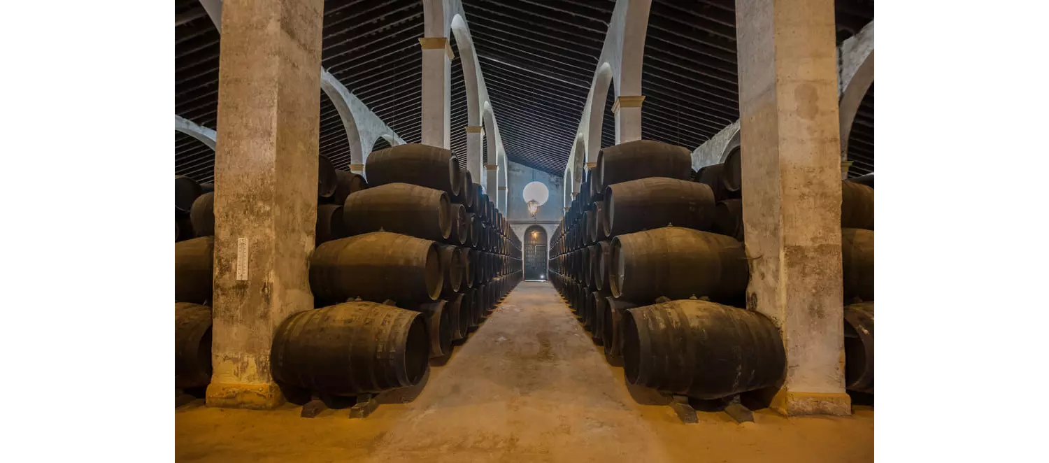 Jerez de la Frontera Sehenswürdigkeiten: Weinfässer in einer Bodega.