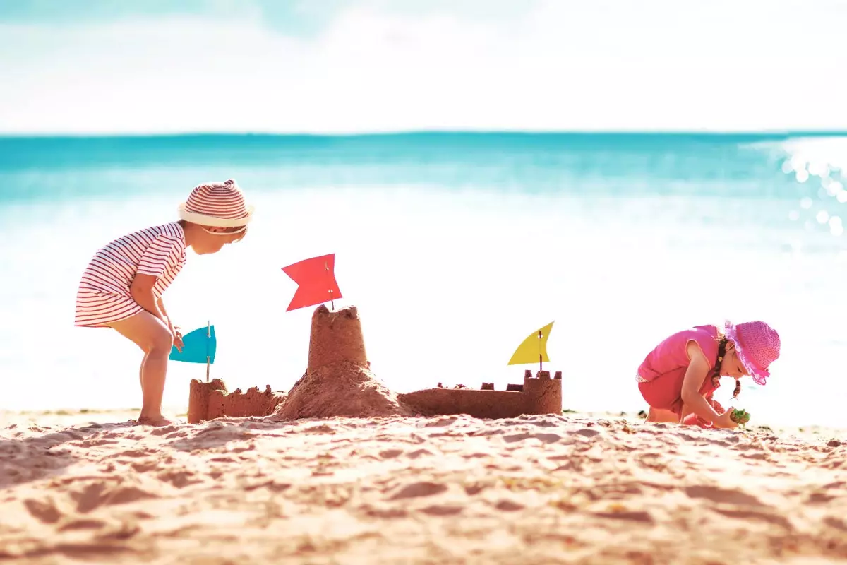 Partez en famille et organisez des jeux de plage pour enfants