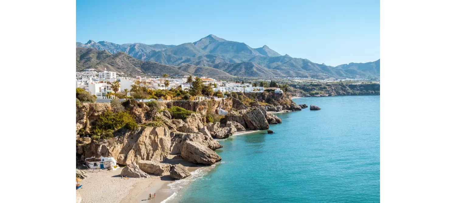 la-mejor-playa-de-la-costa-de-Málaga-nerja