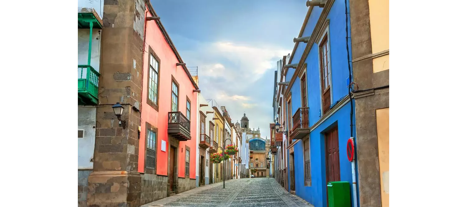 Las Palmas, Gran Canaria: The traditional colourful streets of Vegueta
