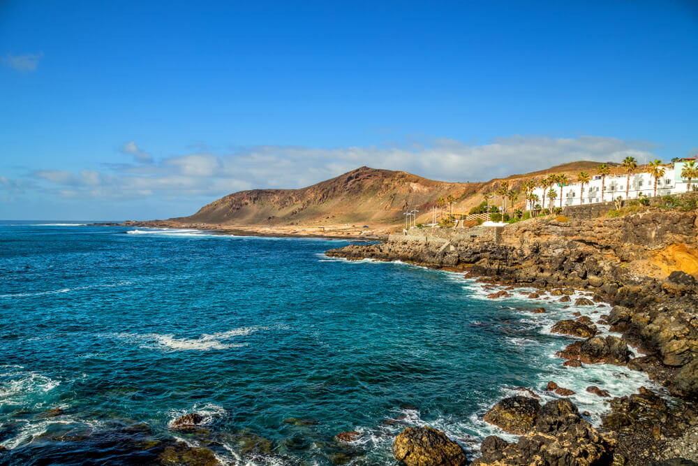 Beach in Las Palmas: The rocky coastline of Playa del Confital
