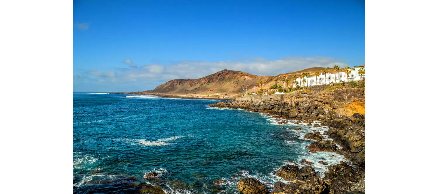 Beach in Las Palmas: The rocky coastline of Playa del Confital