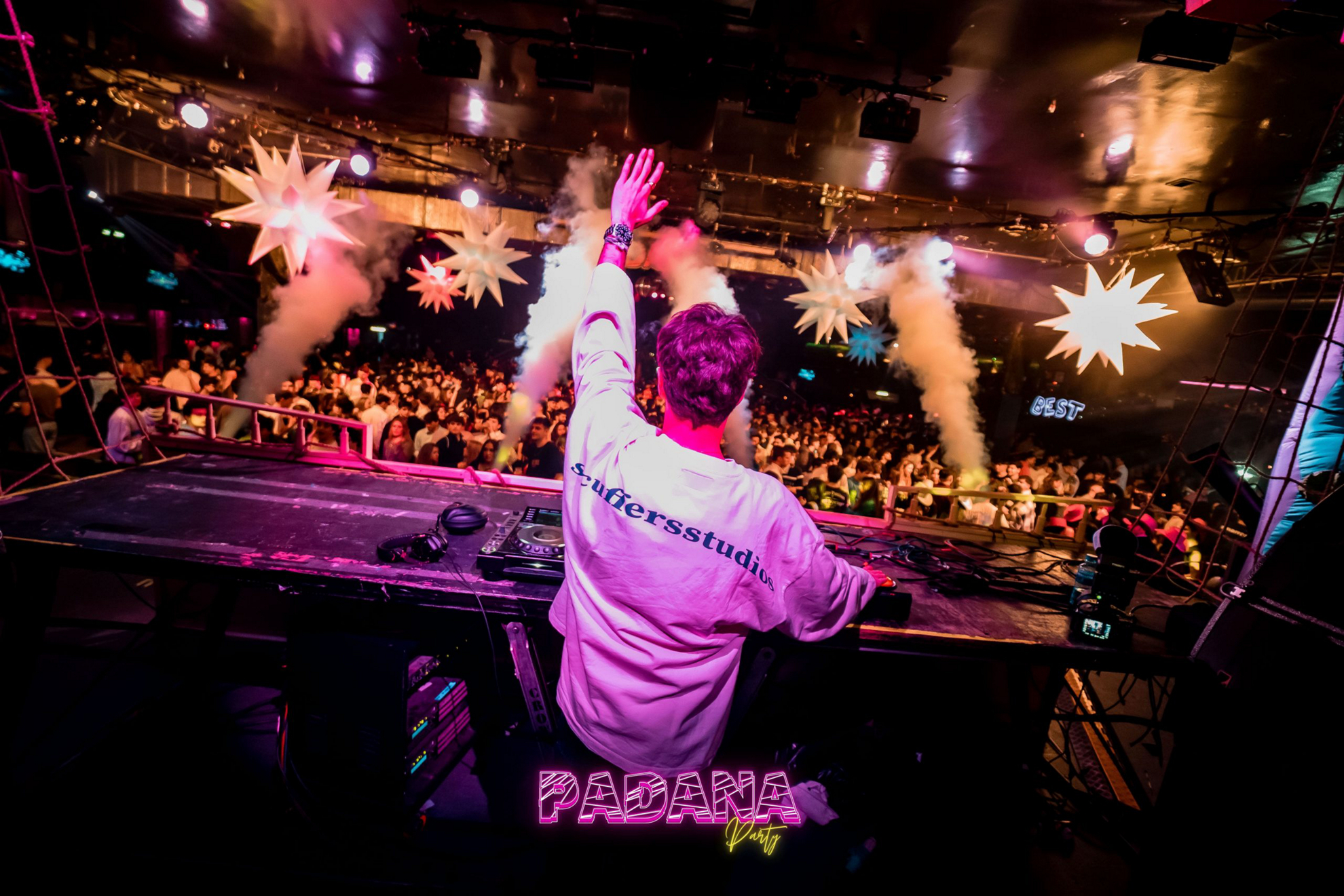 Sala Riviera: A DJ playing music to a dancing crowd of people in Madrid